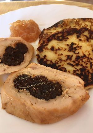 Aszaltszilvával töltött csirkemell krumplilángossal és almadzsemmel recept fotója