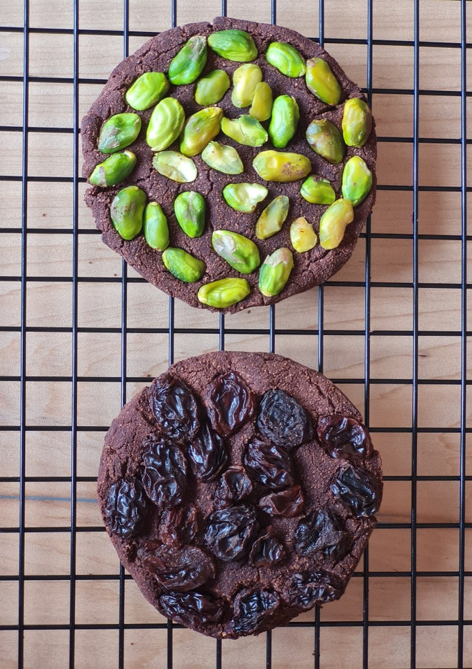 Una foto de Dos galletas saludables al microondas 🍪 🍪