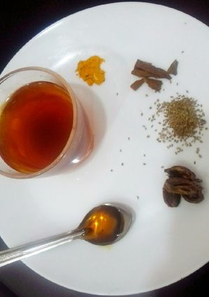 इम्यूनिटी बूस्टर काढ़ा (Immunity booster kadha recipe in Hindi) रेसिपी मुख्य फोटो