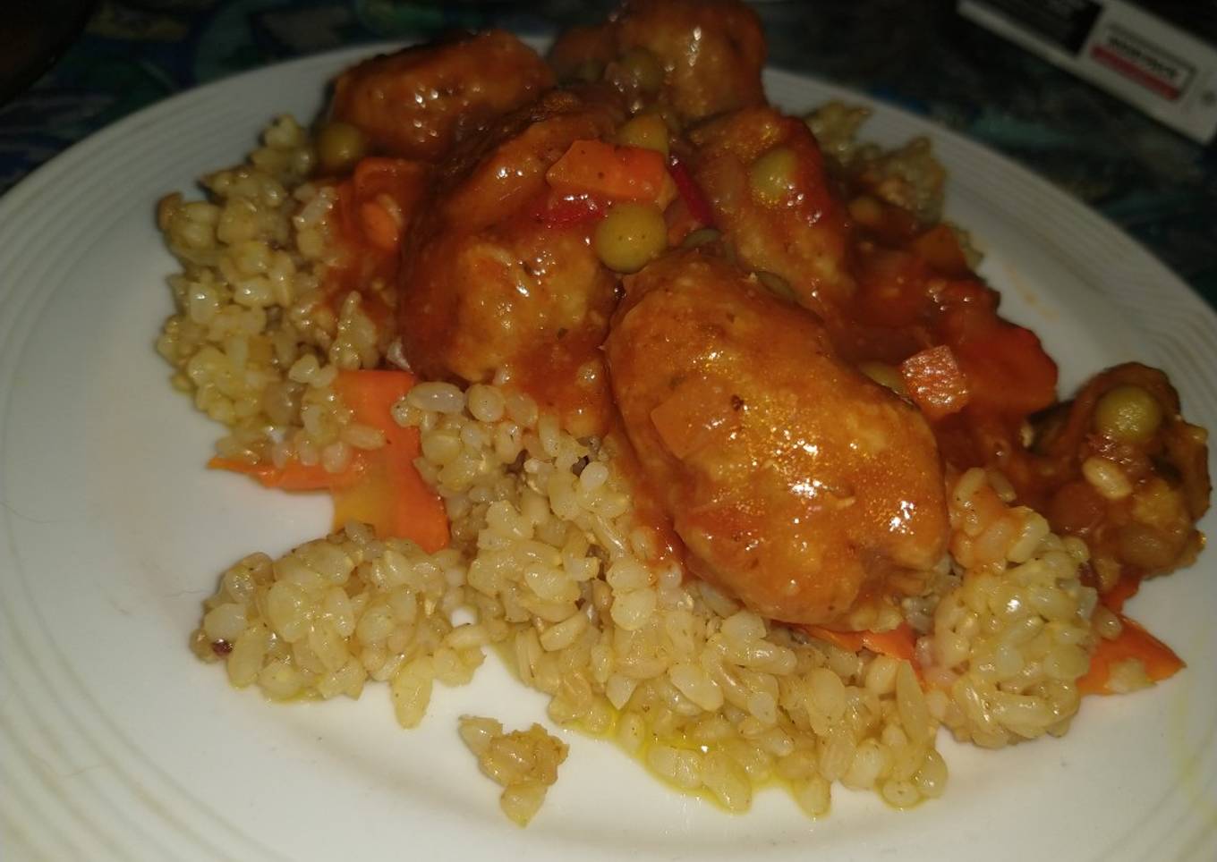 Arroz frito con albóndigas de zapallo, avena y lentejas