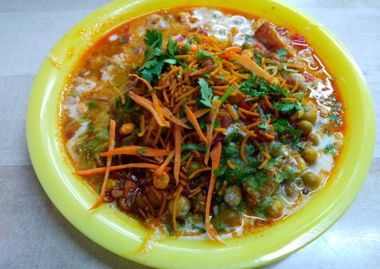 Spicy delhi style Aloo tikki chaat