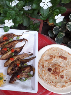 आलू भरवां करेला (Aloo bharva karela recipe in Hindi) रेसिपी मुख्य फोटो