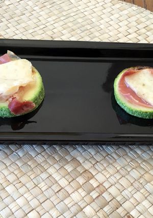 Foto principal de Bocaditos de calabacín con serrano y manchego