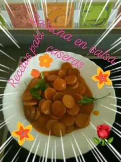 Una foto de Salchichas 💠 de pollo en salsa 💠a mi manera🍴