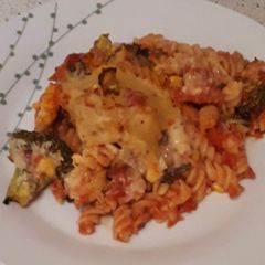 Cheesy-topped vegan pasta bake A picture of Cheesy-topped vegan pasta bake.
