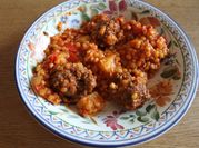 Una foto de rabo de ternera con tomate