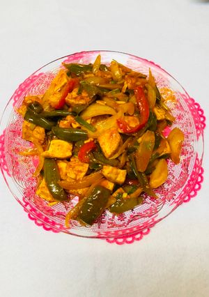 A picture of Stir fry tofu & veggies.