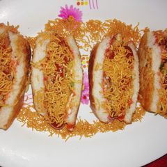 A picture of Burger dabeli.