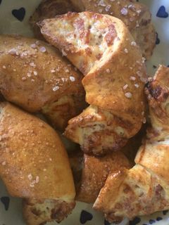 Sajtos-sonkás töltött kifli recept fotója