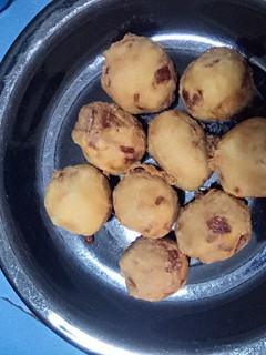 A picture of Yam balls.