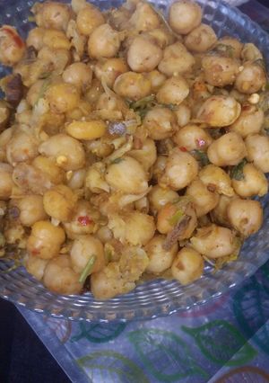 A picture of Imli walay cholay.