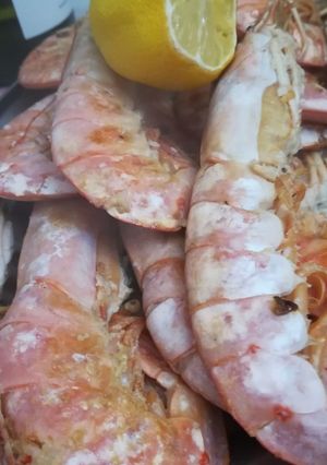 Una foto de Langostinos al chivas 🦐🍾