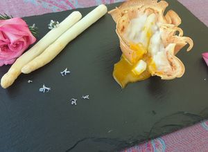 Foto di Crespella con besciamella d'asparagi e tuorlo fondente