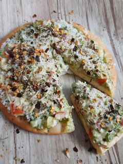 મીન્ટ મેયો વેજ. પીઝા (Mint Mayo Veg Pizza Recipe In Gujarati) રેસીપી મુખ્ય ફોટો