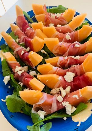 Sárgadinnye prosciutto köntösben recept fotója