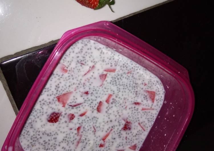 Strawberry fiber and chia seed drink (untuk diet sehat)