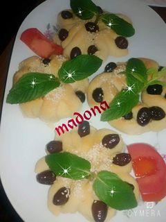 صورة لوصفة فطيره ورده الزيتون