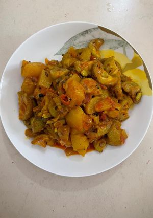 કંટોલા નું શાક (Kantola Shak Recipe In Gujarati) રેસીપી મુખ્ય ફોટો