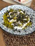 Ensalada de Burrata con Pepinillos y Aceitunas negras