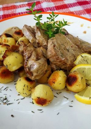 Marhapecsenye, erdei gombás rosé mártásban recept fotója