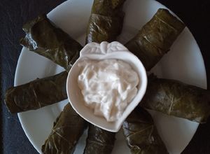 Una foto de Dolmas (hojas de parra rellenas)