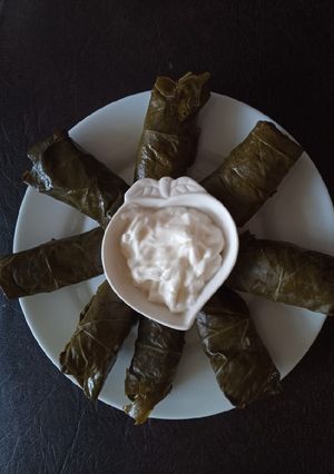 Una foto de Dolmas (hojas de parra rellenas)