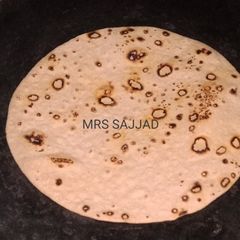 Soft gandum / chakki aatay ki roti A picture of Soft gandum / chakki aatay ki roti.