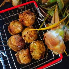 A picture of Potato cheese ball.