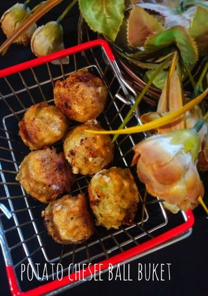 A picture of Potato cheese ball.