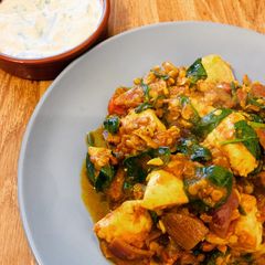 A picture of Chicken & Spinach Dhansak Curry.