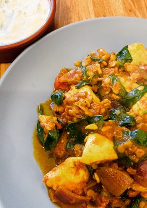 A picture of Chicken & Spinach Dhansak Curry.