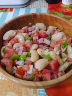 Una foto de Ensalada de judiones con taquitos de jamón dulce