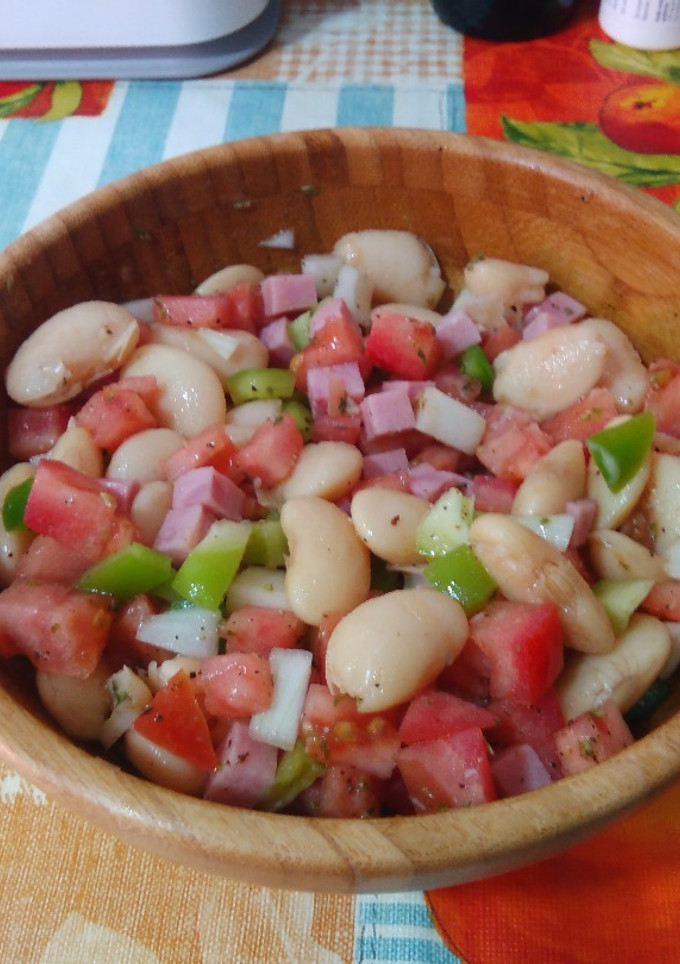Una foto de Ensalada de judiones con taquitos de jamón dulce