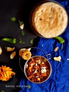પાપડ ડુંગળી નું શાક (papad onion sabzi recipe in Gujarati) રેસીપી મુખ્ય ફોટો