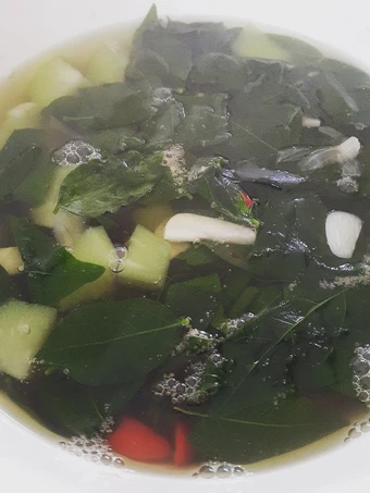 Cara Gampang Menyiapkan Resep  Sayur Bening Daun Katuk yang Lezat Sekali, Lezat