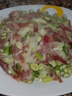 Una foto de Habas con jamón