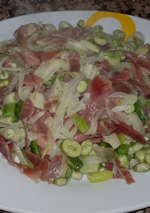 Una foto de Habas con jamón