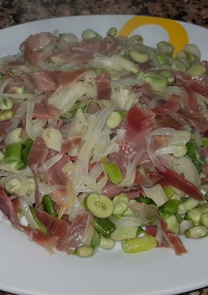 Una foto de Habas con jamón