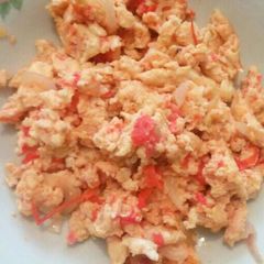 A picture of Eggs with tomatoes.