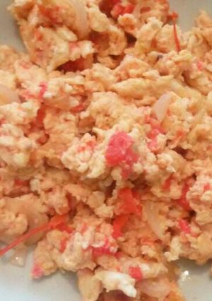 A picture of Eggs with tomatoes.
