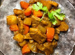 Hình của món Thịt Dăm Heo Kho Củ Cải Trắng Và Cà Rốt (Món Mặn).