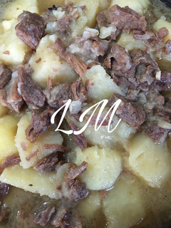 Una foto de Patatas con carne, como las hacía mi madre