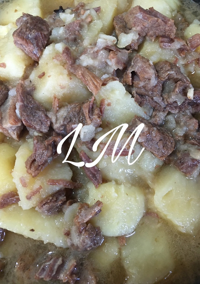 Una foto de Patatas con carne, como las hacía mi madre
