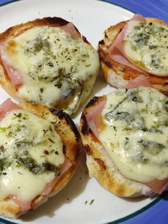 Una foto de Bruschetta de Roquefort