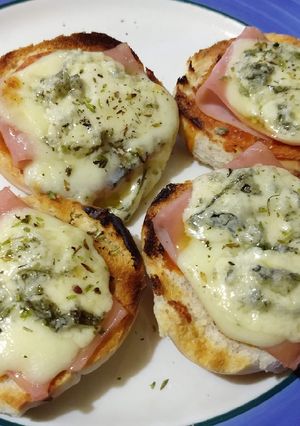 Una foto de Bruschetta de Roquefort