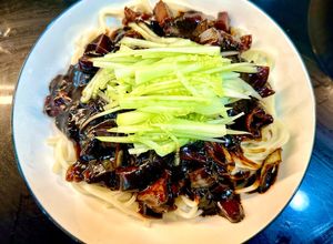 Hình của món Mì tương đen Hàn Quốc.