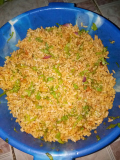 Kwadon shinkafa da latas ainihin hoton girkin
