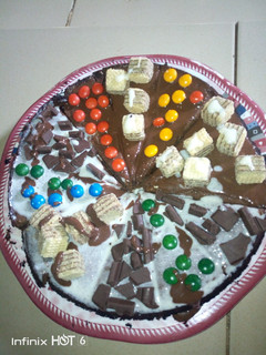 A picture of Brownie pizza.