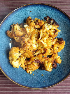 Una foto de Coliflor con cúrcuma en air-fryer