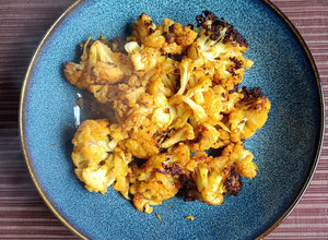 Foto principal de Coliflor con cúrcuma en air-fryer